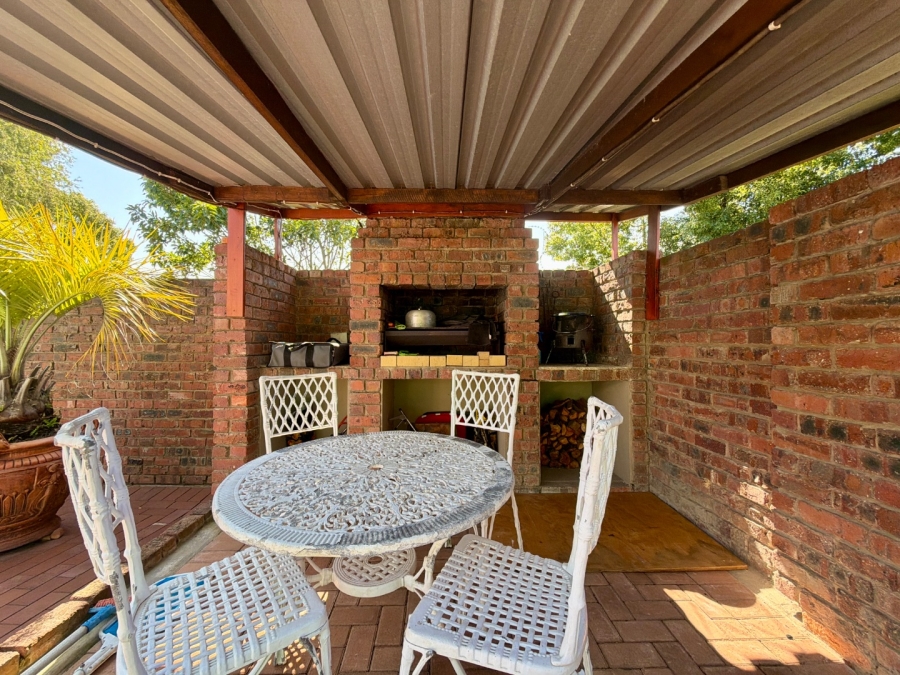 7 Bedroom Property for Sale in Heather Park Western Cape